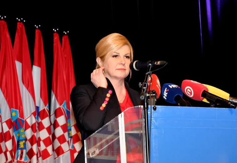 Grabar Kitarović posjetila Požegu i Pleternicu, družila se s Culejom i pozdravila s Franjom Lucićem