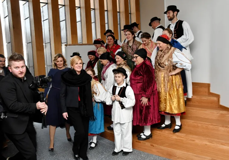 Grabar Kitarović posjetila Požegu i Pleternicu, družila se s Culejom i pozdravila s Franjom Lucićem