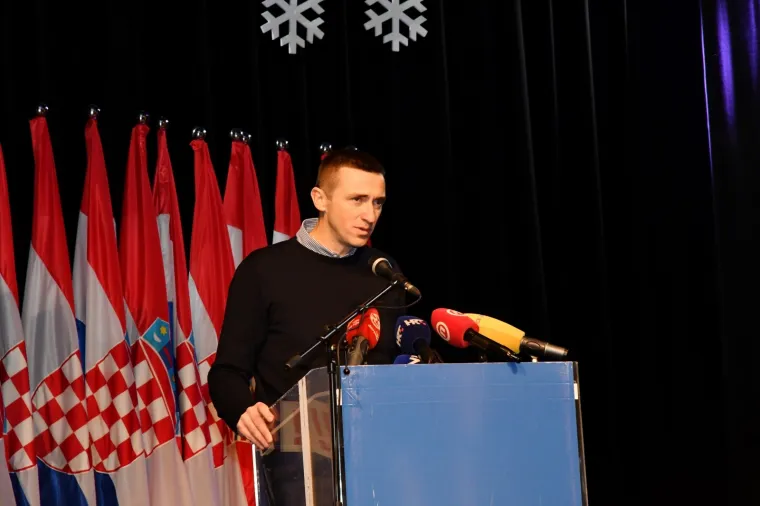 Na predizbornom skupu Grabar Kitarović govorio je i gradonačelnik Vukovara Ivan Penava.