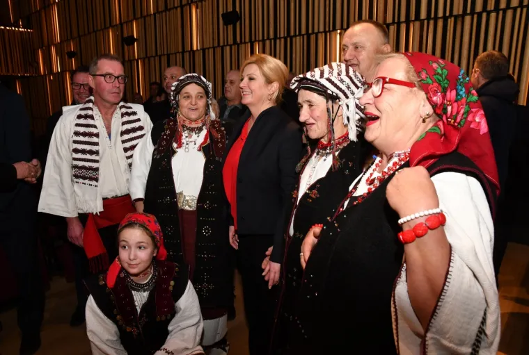 Grabar Kitarović posjetila Požegu i Pleternicu, družila se s Culejom i pozdravila s Franjom Lucićem