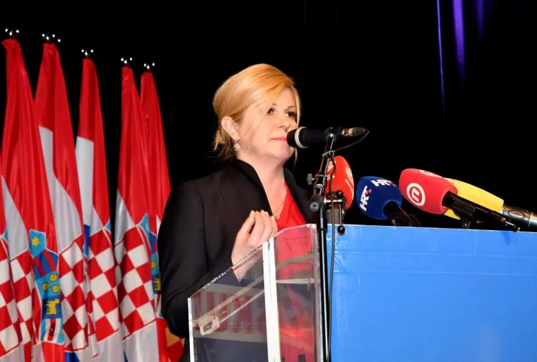 Grabar Kitarović posjetila Požegu i Pleternicu, družila se s Culejom i pozdravila s Franjom Lucićem