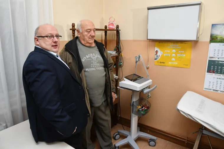 Poklon za Božić! Umirovljenik, povratnik iz &Scaron;vicarske, kupio je novi EKG uređaj Domu zdravlja
