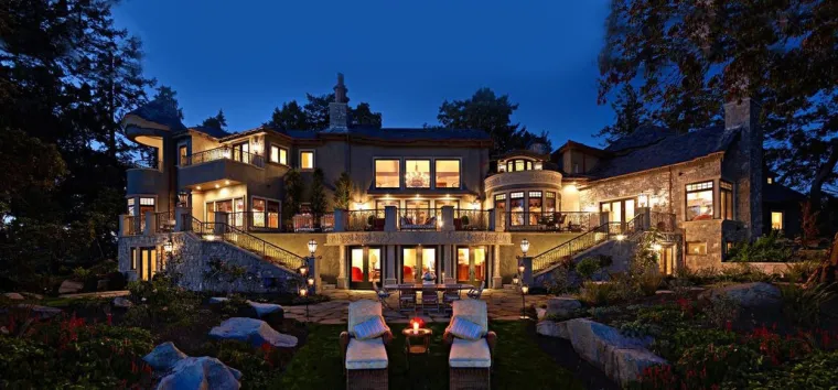 OTKRIVENA UNUTRA&Scaron;NJOST VILE U KOJOJ SU MEGHAN I HARRY PROSLAVILI BOŽIĆ: Ima osam spavaćih soba, a okružena je s dvije privatne plaže