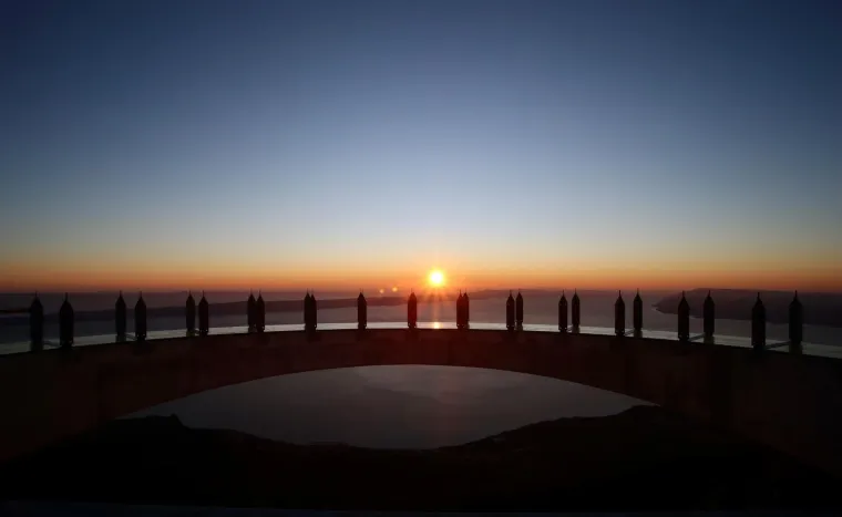 Biste li imali hrabrosti? Nebeska &scaron;etnica na Bikovu: Vi stojite na staklu, a ispod vas 1228 metara padine