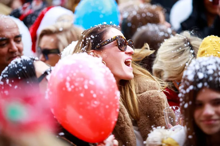 Splićani odradili generalnu probu! Pogledajte kako su proslavili doček Nove godine u 15 sati