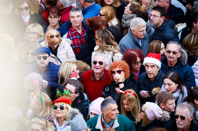 Splićani odradili generalnu probu! Pogledajte kako su proslavili doček Nove godine u 15 sati