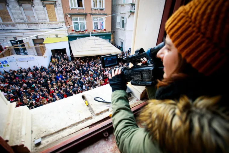 Splićani odradili generalnu probu! Pogledajte kako su proslavili doček Nove godine u 15 sati