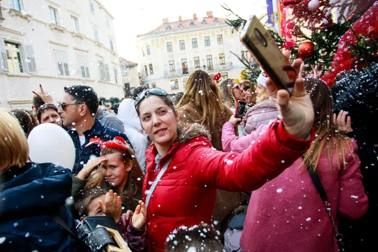 Splićani odradili generalnu probu! Pogledajte kako su proslavili doček Nove godine u 15 sati