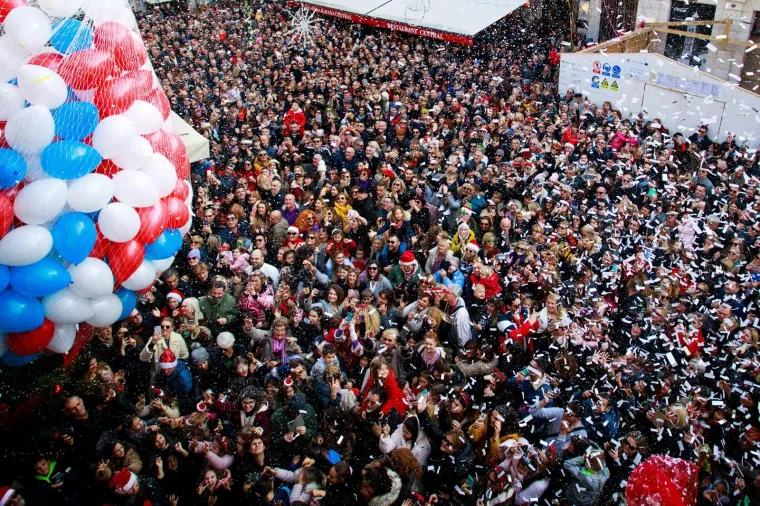 Splićani odradili generalnu probu! Pogledajte kako su proslavili doček Nove godine u 15 sati