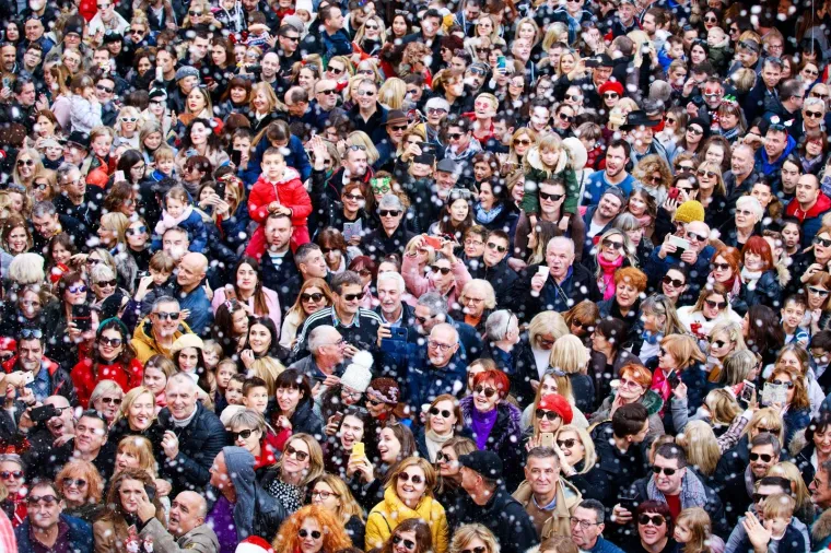 Splićani odradili generalnu probu! Pogledajte kako su proslavili doček Nove godine u 15 sati