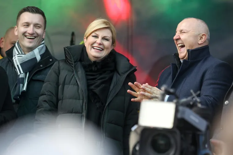 PREDSJEDNICA KOLINDA U PODNE PROSLAVILA NOVU GODINU: Pogledajte kako se opustila nakon sinoćnje naporne debate