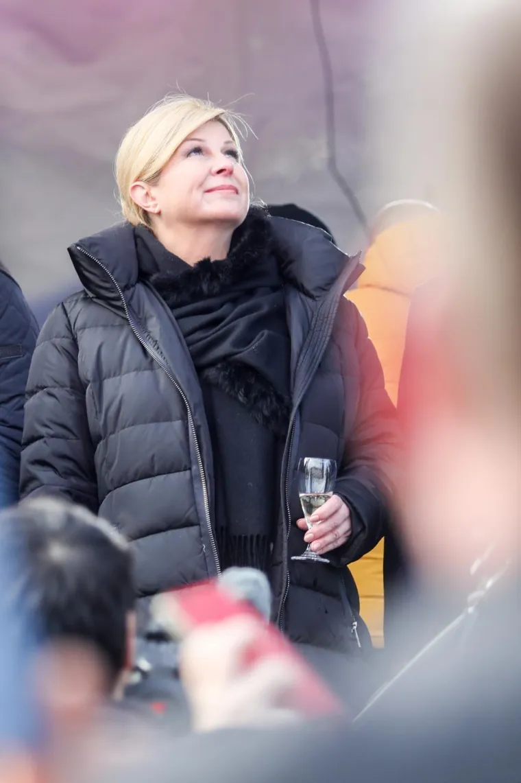 PREDSJEDNICA KOLINDA U PODNE PROSLAVILA NOVU GODINU: Pogledajte kako se opustila nakon sinoćnje naporne debate