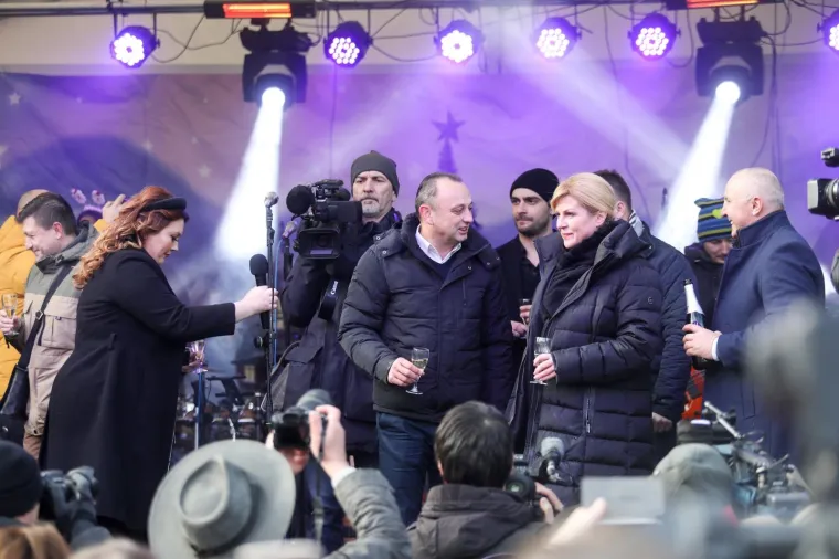 PREDSJEDNICA KOLINDA U PODNE PROSLAVILA NOVU GODINU: Pogledajte kako se opustila nakon sinoćnje naporne debate