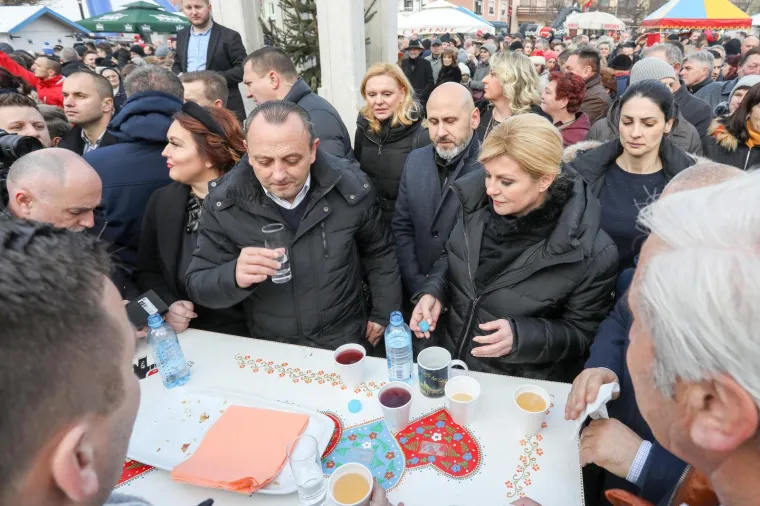 PREDSJEDNICA KOLINDA U PODNE PROSLAVILA NOVU GODINU: Pogledajte kako se opustila nakon sinoćnje naporne debate