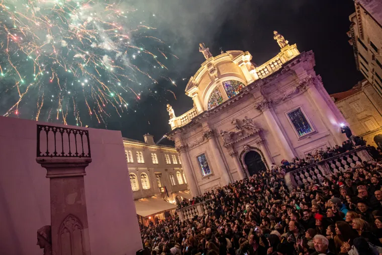 Party za pse u Crikvi, nogomet na Bačvicama: Ovako se slavila Nova diljem Hrvatske