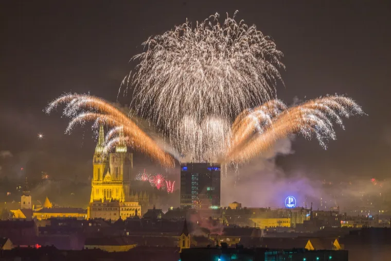 Party za pse u Crikvi, nogomet na Bačvicama: Ovako se slavila Nova diljem Hrvatske