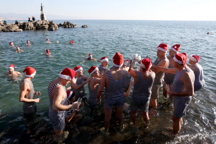 Party za pse u Crikvi, nogomet na Bačvicama: Ovako se slavila Nova diljem Hrvatske
