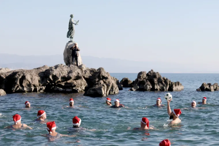 Party za pse u Crikvi, nogomet na Bačvicama: Ovako se slavila Nova diljem Hrvatske