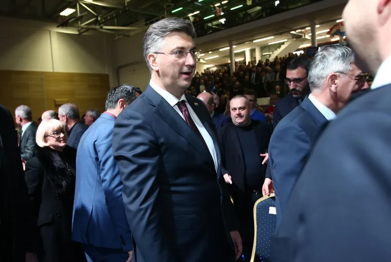 Veseli skup u Bandićevoj utvrdi: Red pjesme, red plesa pa govora... Dobrog raspoloženja nije manjkalo