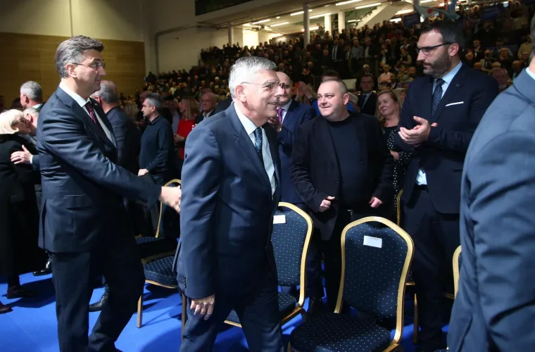 Veseli skup u Bandićevoj utvrdi: Red pjesme, red plesa pa govora... Dobrog raspoloženja nije manjkalo