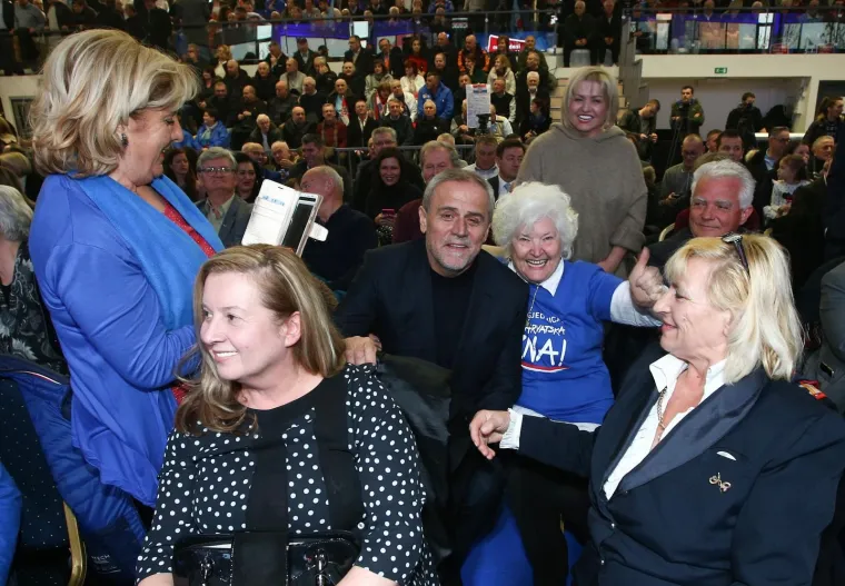 Veseli skup u Bandićevoj utvrdi: Red pjesme, red plesa pa govora... Dobrog raspoloženja nije manjkalo