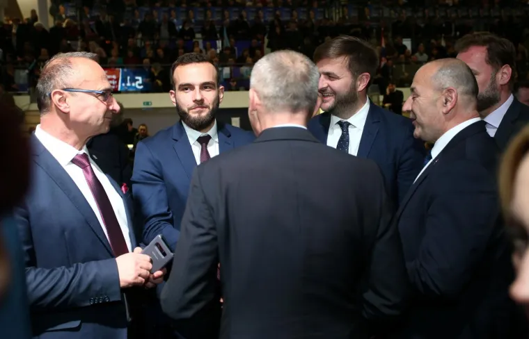 Veseli skup u Bandićevoj utvrdi: Red pjesme, red plesa pa govora... Dobrog raspoloženja nije manjkalo