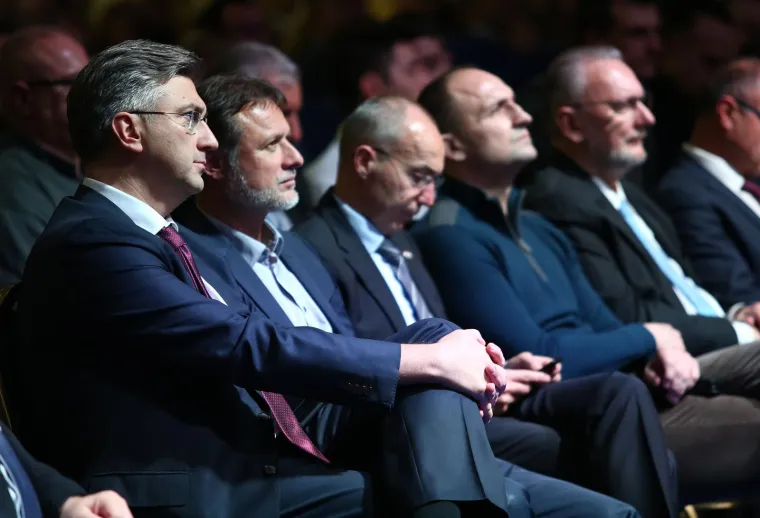 Veseli skup u Bandićevoj utvrdi: Red pjesme, red plesa pa govora... Dobrog raspoloženja nije manjkalo