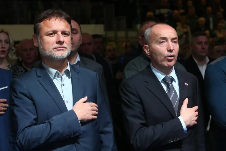 Veseli skup u Bandićevoj utvrdi: Red pjesme, red plesa pa govora... Dobrog raspoloženja nije manjkalo