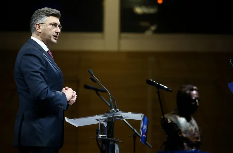 Veseli skup u Bandićevoj utvrdi: Red pjesme, red plesa pa govora... Dobrog raspoloženja nije manjkalo