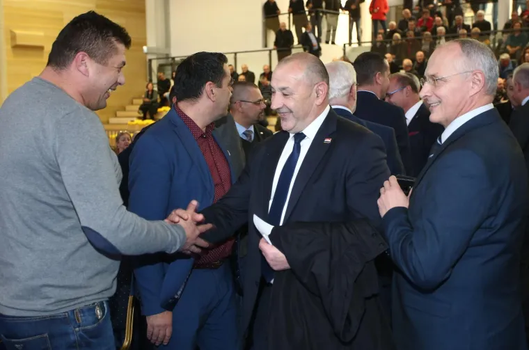 Veseli skup u Bandićevoj utvrdi: Red pjesme, red plesa pa govora... Dobrog raspoloženja nije manjkalo