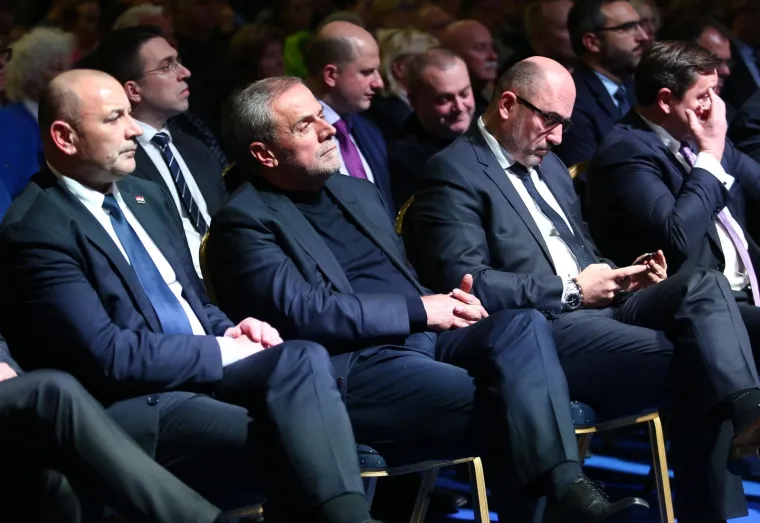 Veseli skup u Bandićevoj utvrdi: Red pjesme, red plesa pa govora... Dobrog raspoloženja nije manjkalo