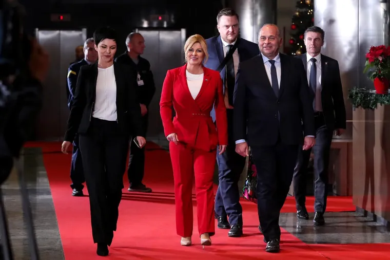 Predsjednički kandidati Kolinda Grabar Kitarović i Zoran Milanović večeras oko 19.30 sati stigli su na HRT na drugu predsjedničku debatu