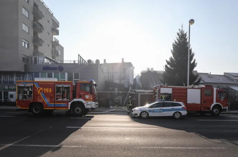 Požar u Zagrebu: Vatra zahvatila vanjski dio kuće te krovi&scaron;te