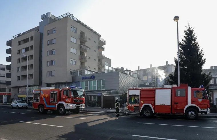 Požar u Zagrebu: Vatra zahvatila vanjski dio kuće te krovi&scaron;te