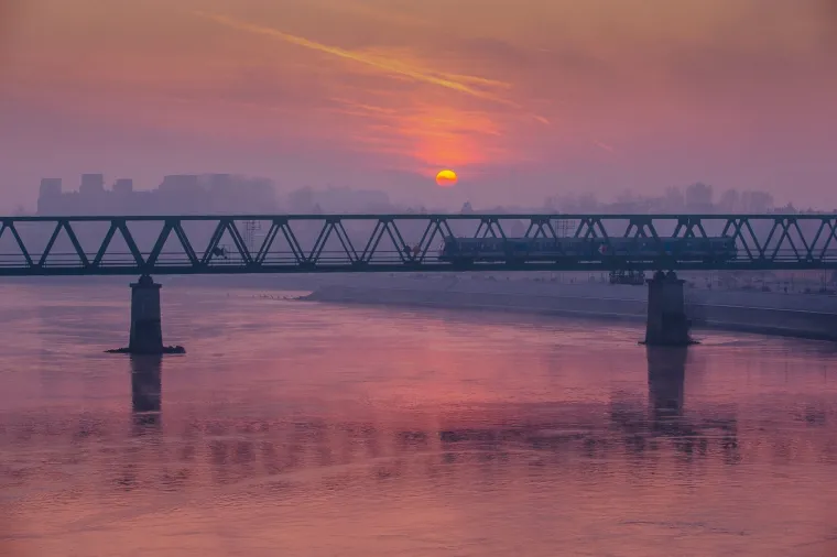 03.01.2020.,Osijek - Hladno zimsko jutro uz rijeku Dravu i zeljeznicki most. Photo: Davor Javorovic/PIXSELL