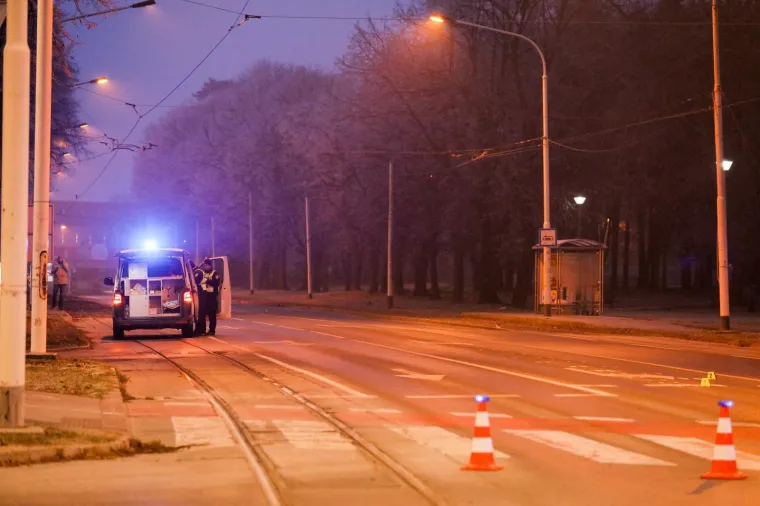 Strava u Osijeku: Tri osobe poginule u sudaru, auto smrskan do neprepoznatljivosti