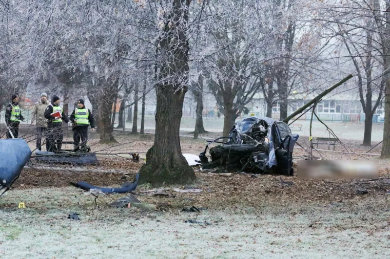 Strava u Osijeku: Tri osobe poginule u sudaru, auto smrskan do neprepoznatljivosti