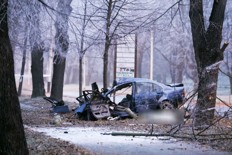 Strava u Osijeku: Tri osobe poginule u sudaru, auto smrskan do neprepoznatljivosti