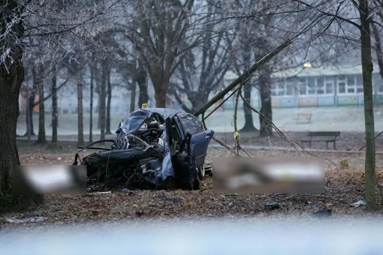 Strava u Osijeku: Tri osobe poginule u sudaru, auto smrskan do neprepoznatljivosti