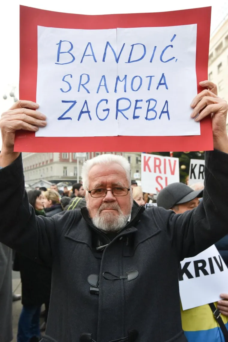 Milan Bandić na novom udaru prosvjednika: 'I Zagreb svog Sanadera ima! Kriv si!'