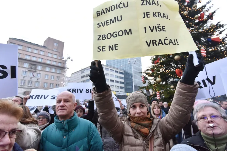 Milan Bandić na novom udaru prosvjednika: 'I Zagreb svog Sanadera ima! Kriv si!'