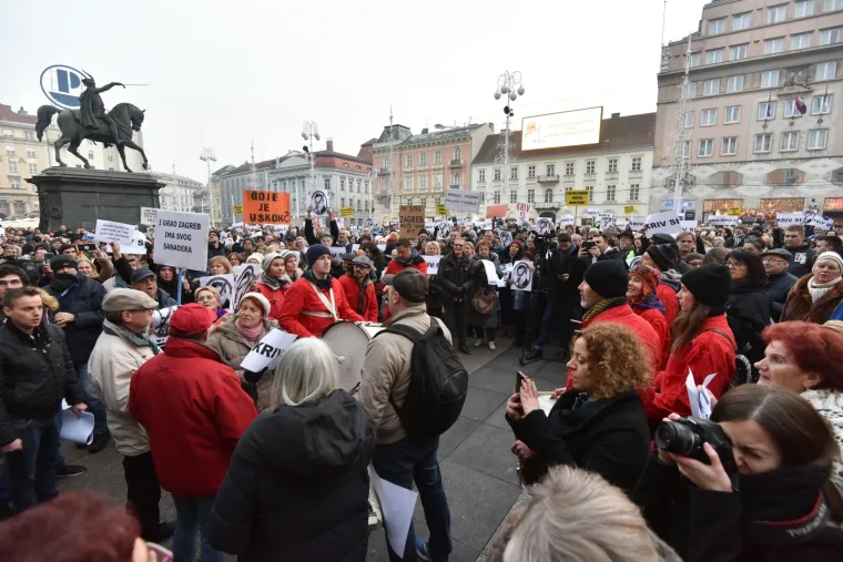 Milan Bandić na novom udaru prosvjednika: 'I Zagreb svog Sanadera ima! Kriv si!'