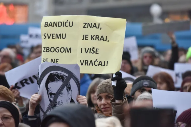Milan Bandić na novom udaru prosvjednika: 'I Zagreb svog Sanadera ima! Kriv si!'