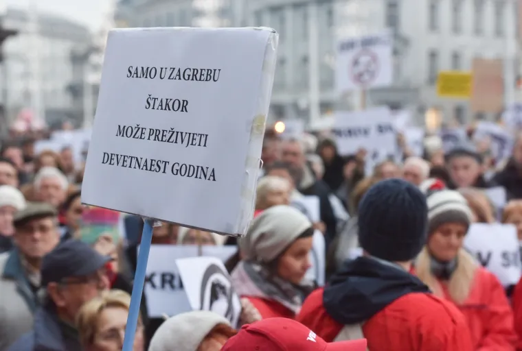 Milan Bandić na novom udaru prosvjednika: 'I Zagreb svog Sanadera ima! Kriv si!'