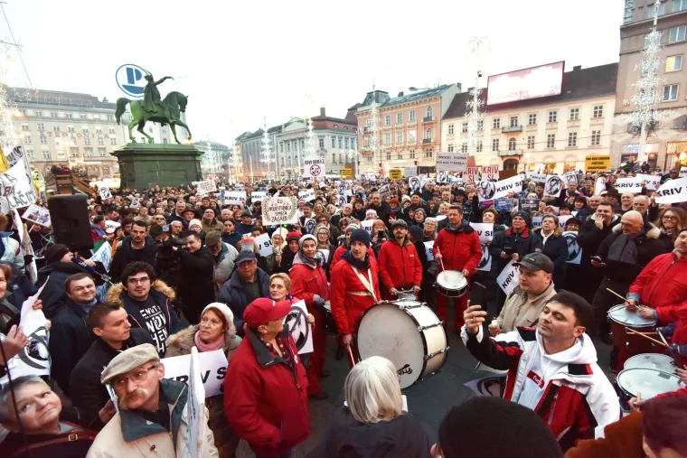 Milan Bandić na novom udaru prosvjednika: 'I Zagreb svog Sanadera ima! Kriv si!'