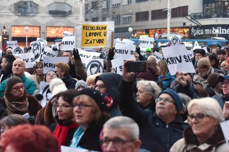 Milan Bandić na novom udaru prosvjednika: 'I Zagreb svog Sanadera ima! Kriv si!'