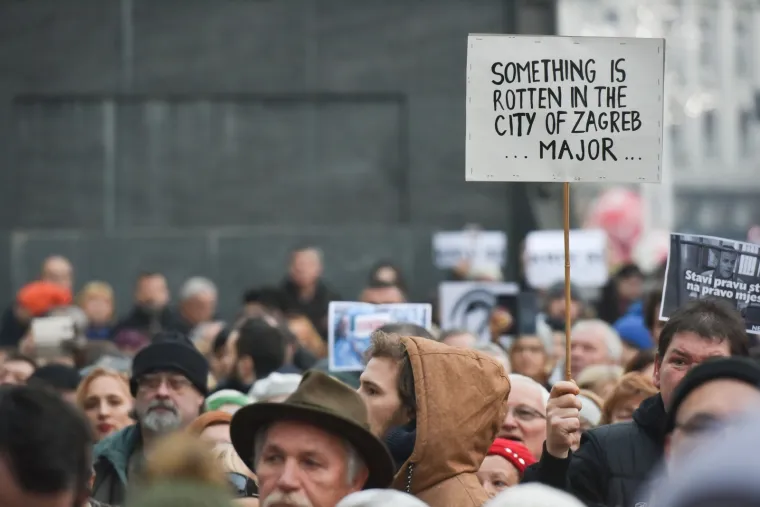 Milan Bandić na novom udaru prosvjednika: 'I Zagreb svog Sanadera ima! Kriv si!'