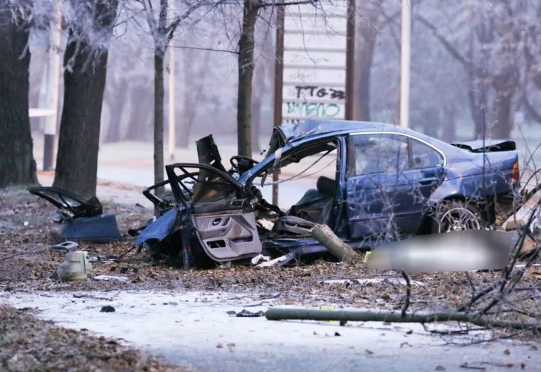 04.01.2020., Osijek - Rano jutros u Ulici cara Hadrijana kod ''remize'' dogodila se prometna nesreća u kojoj su tri osobe smrtno stradale a jedna je prevezena u KBC Osijek. Očevid je u Tijeku Photo: Dubravka Petrić/PIXSELL