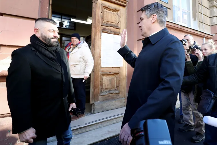 Milanović na glasovanje došao sa suprugom Sanjom: Muškarac ga opako verbalno napao ispred birališta