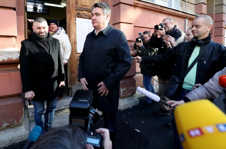 Milanović na glasovanje došao sa suprugom Sanjom: Muškarac ga opako verbalno napao ispred birališta